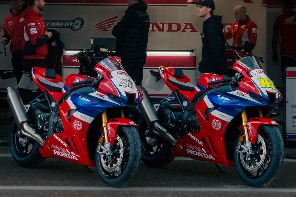 Honda CBR1000RR-R Fireblade SP BSB Replica by Doble technical specifications